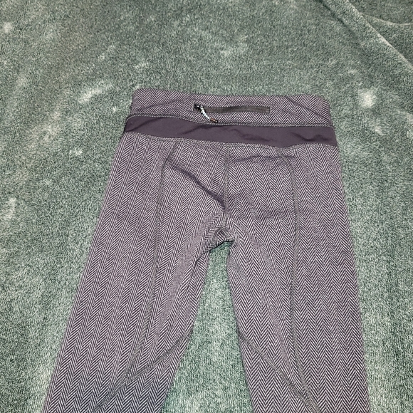 Lululemon Run Inspire Crop II All Luxtreme Giant Herringbone Leggings Size 6 - Picture 4 of 8